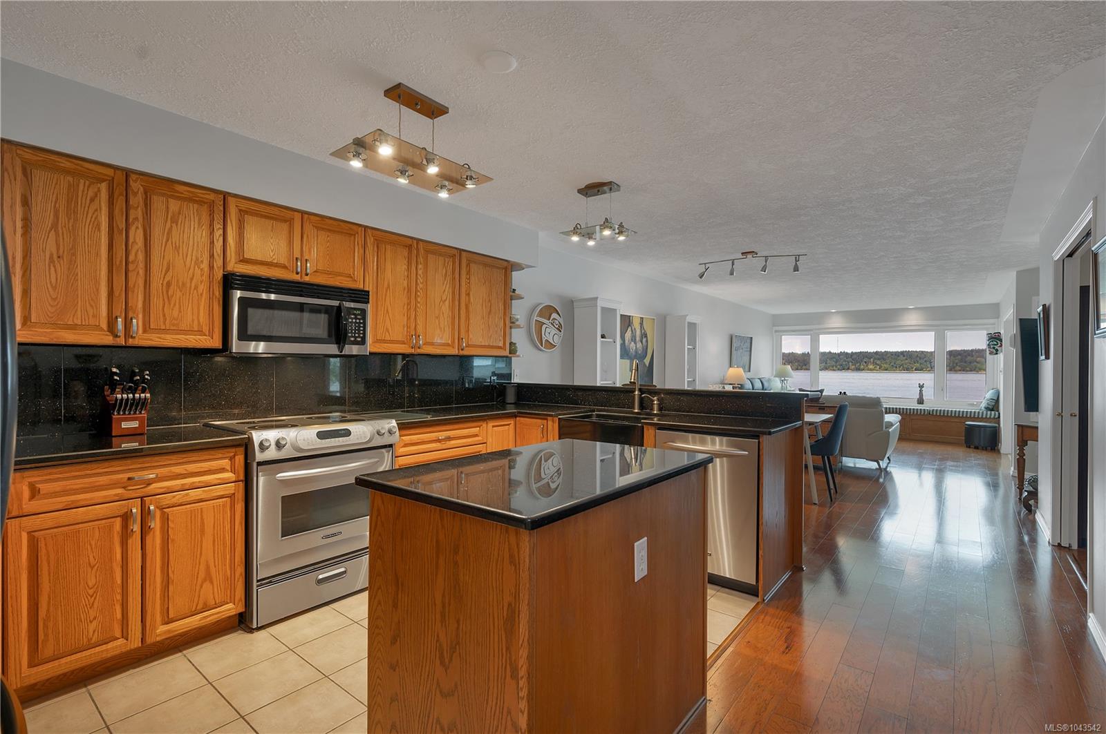 553 Island Hwy #2