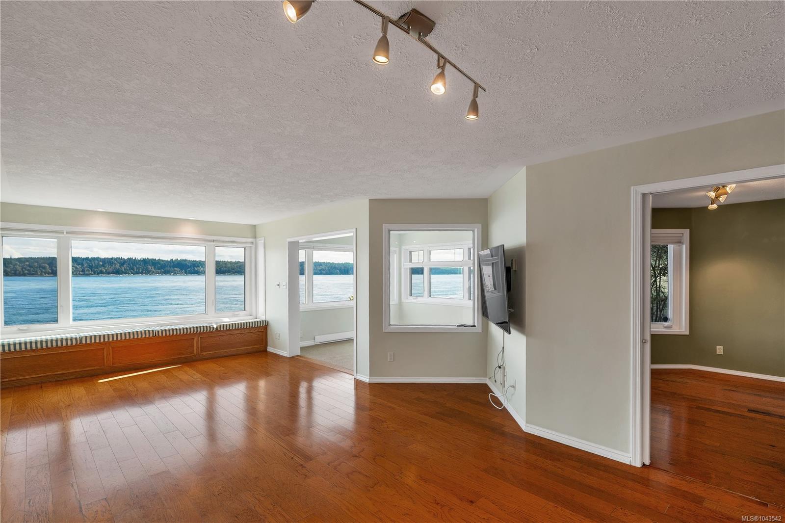 553 Island Hwy #2