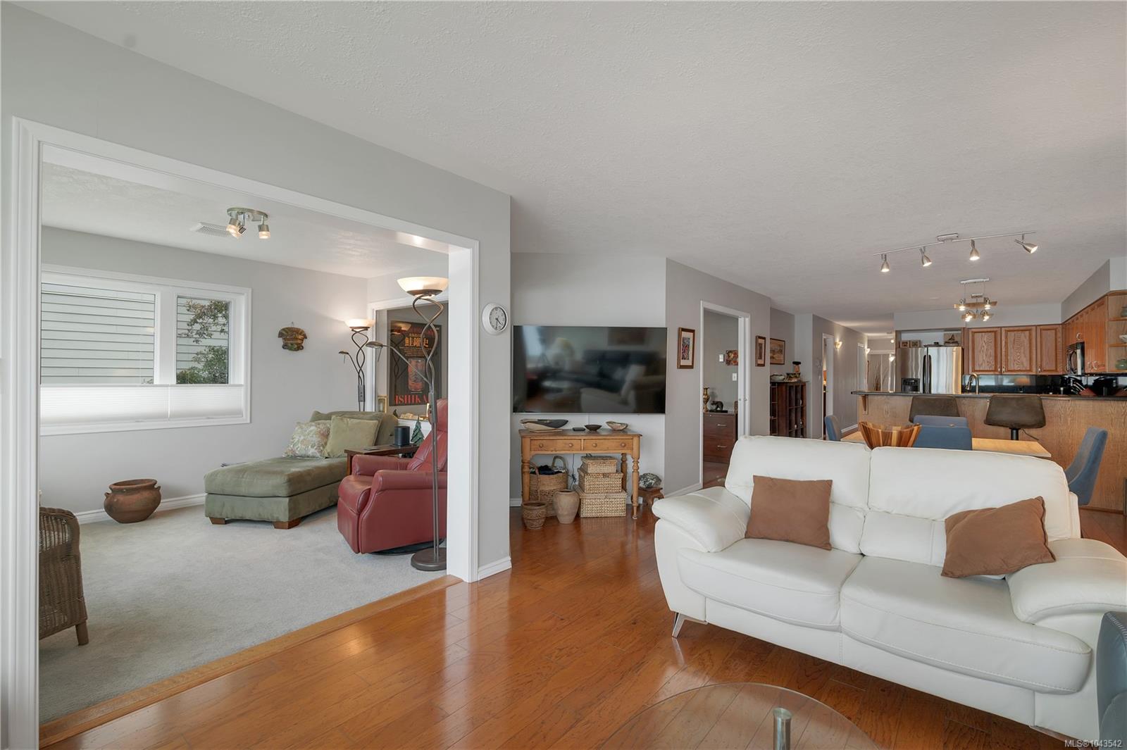 553 Island Hwy #2
