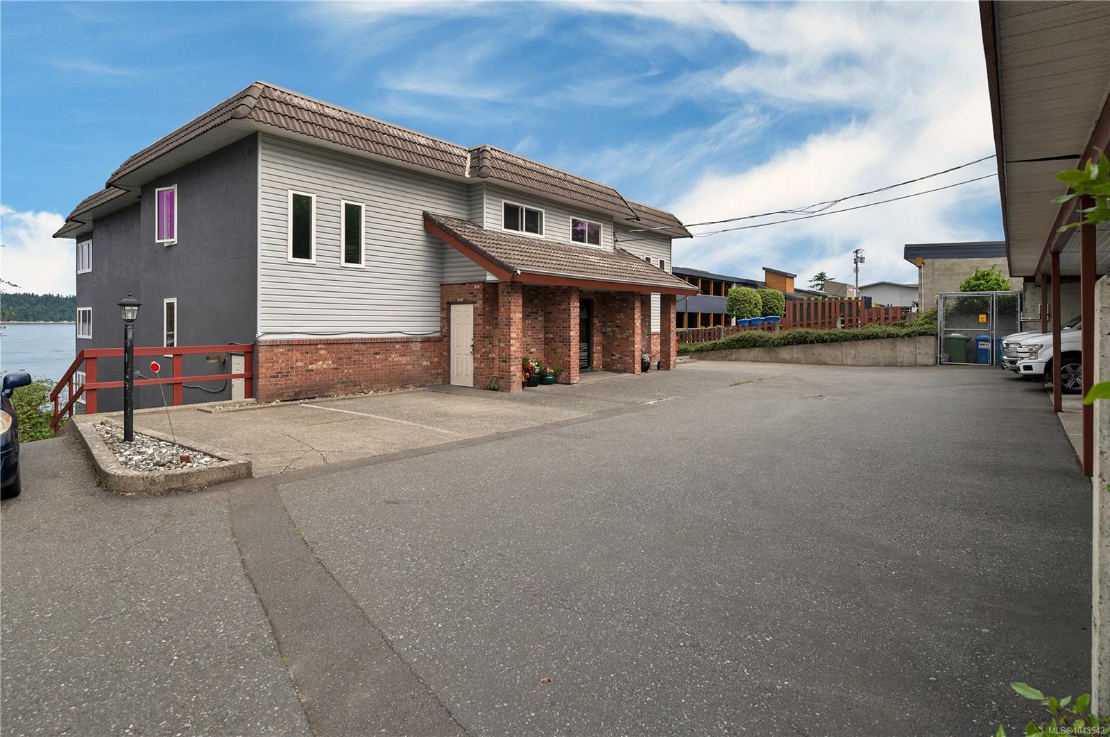553 Island Hwy #2