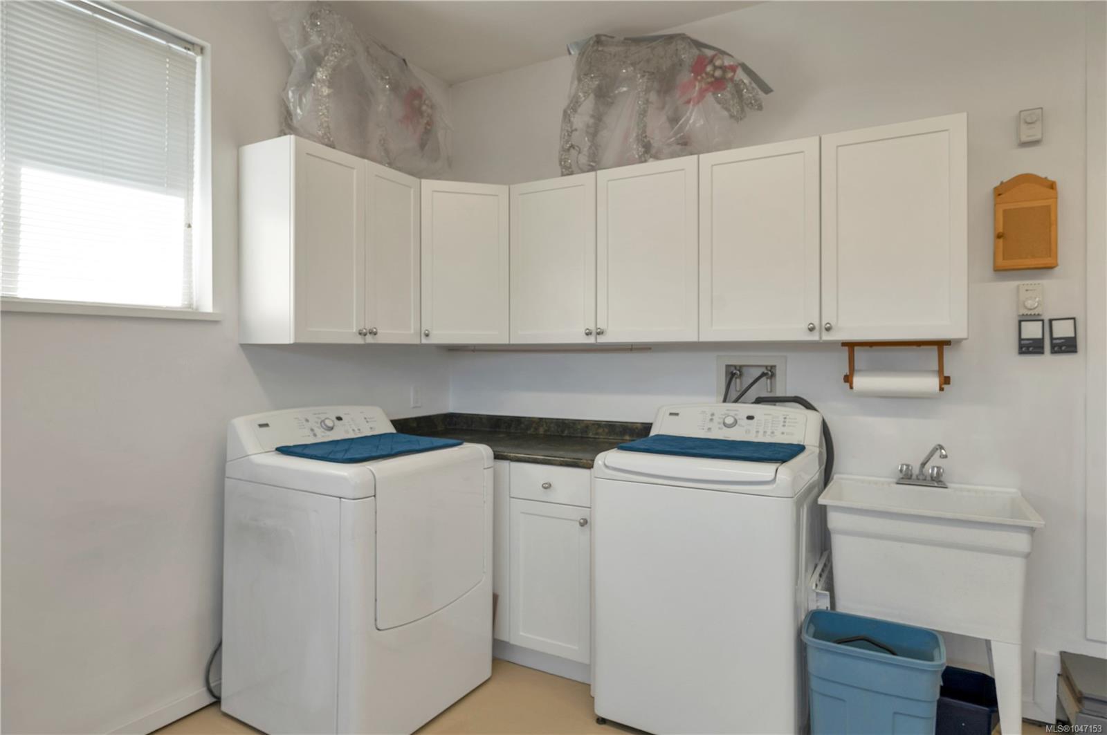 2962 Pacific View Terr