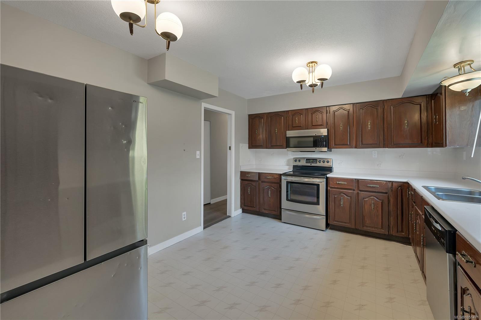 531 Savary Cres