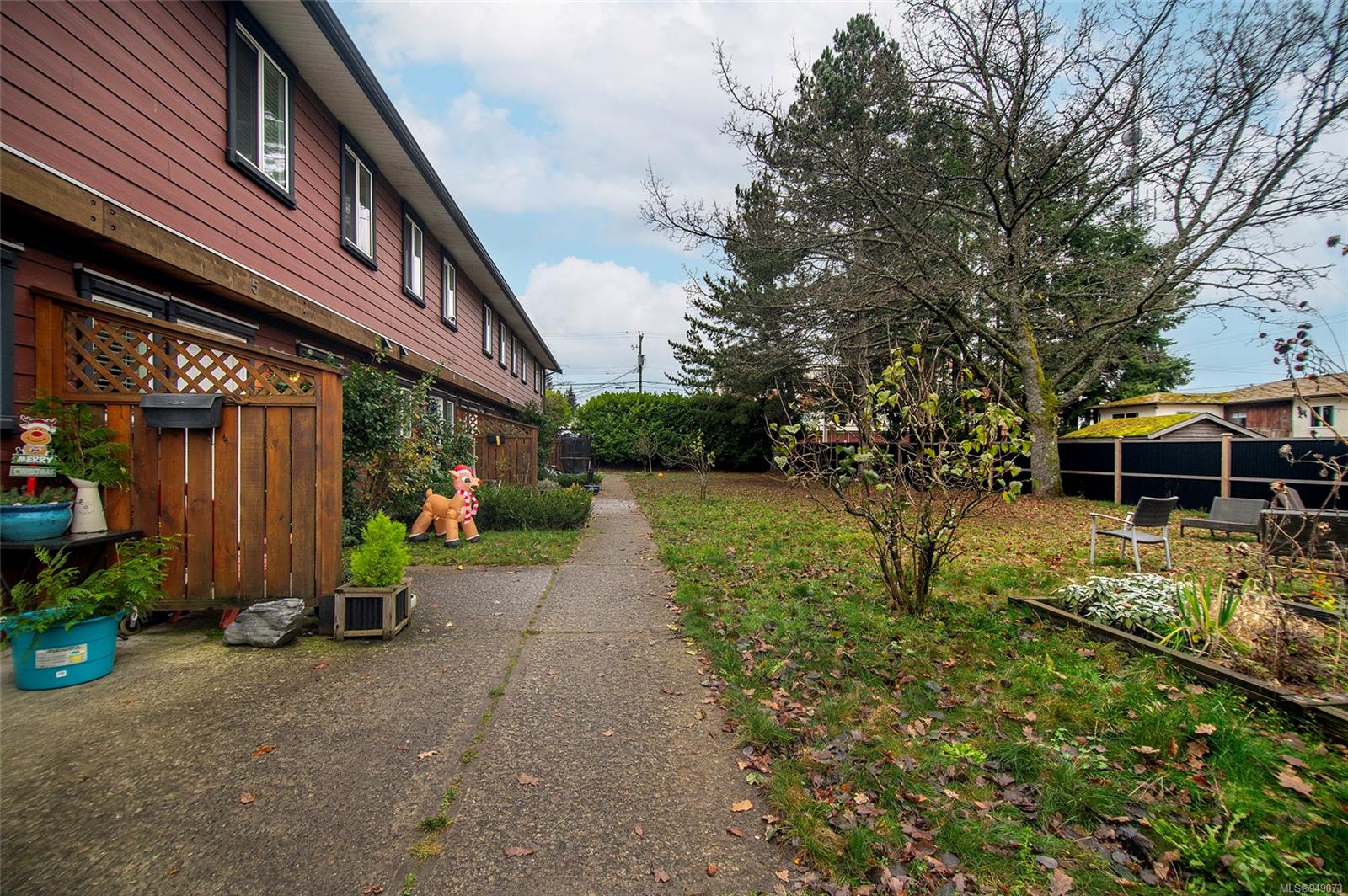 581 DOGWOOD St Unit: 5