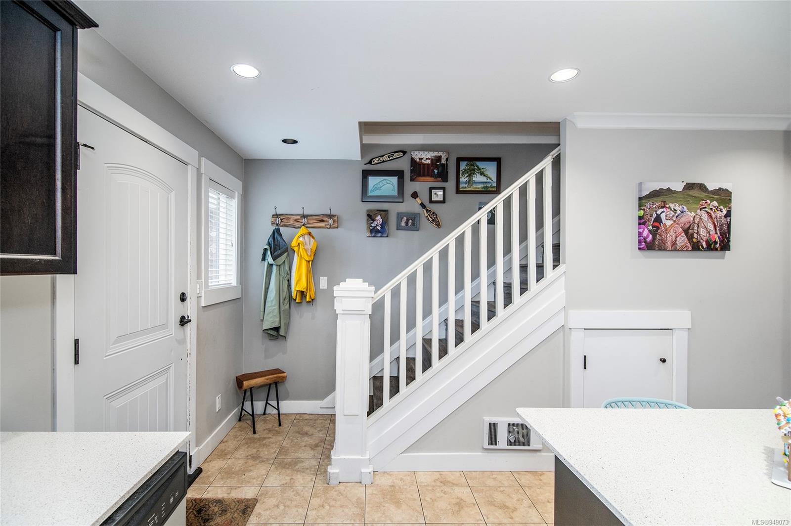 581 DOGWOOD St Unit: 5