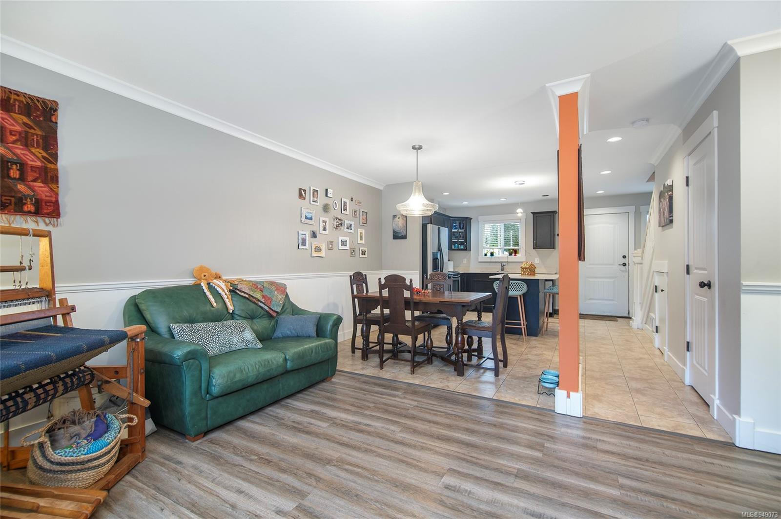 581 DOGWOOD St Unit: 5