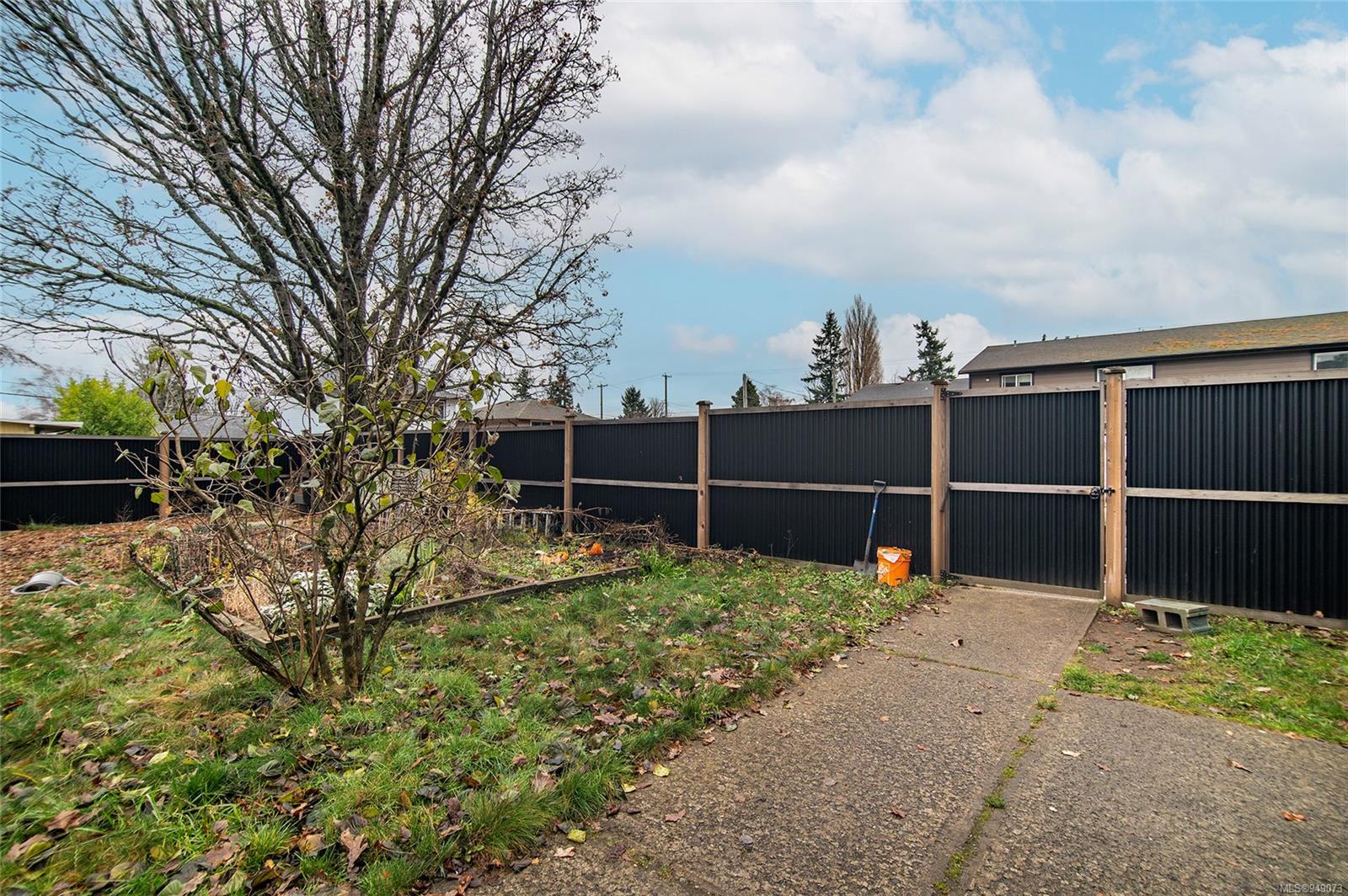 581 DOGWOOD St Unit: 5