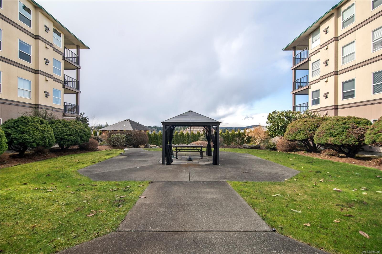 280 DOGWOOD St S # 301