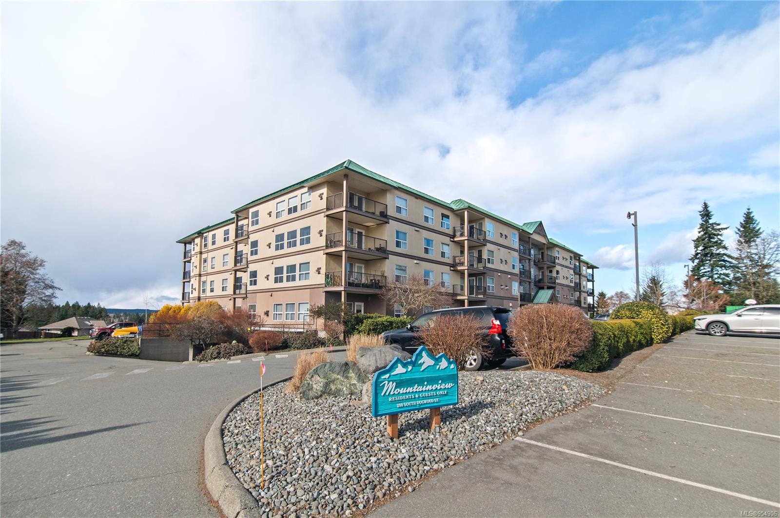 280 DOGWOOD St S # 301