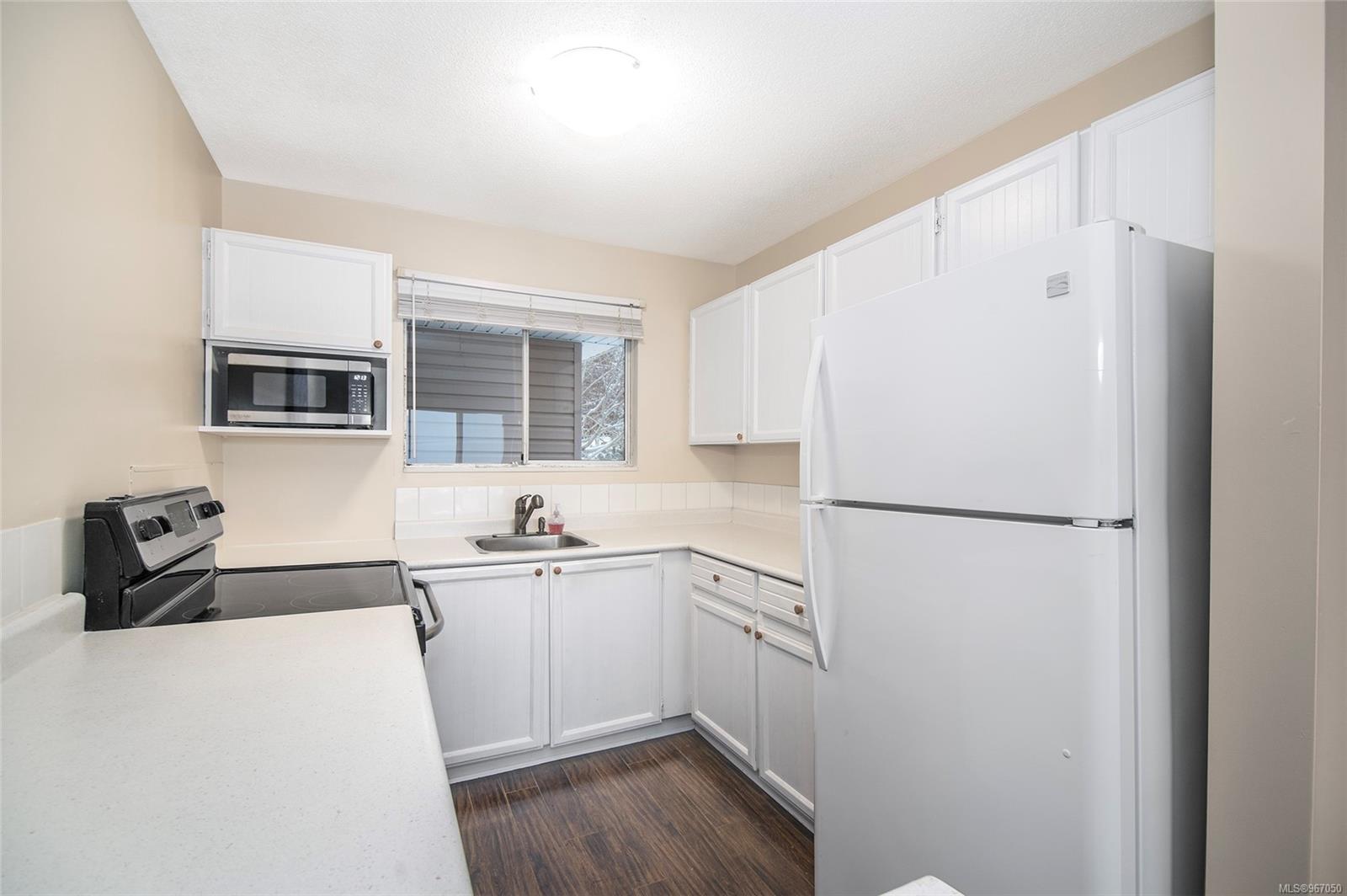 940 Island Hwy S # 36