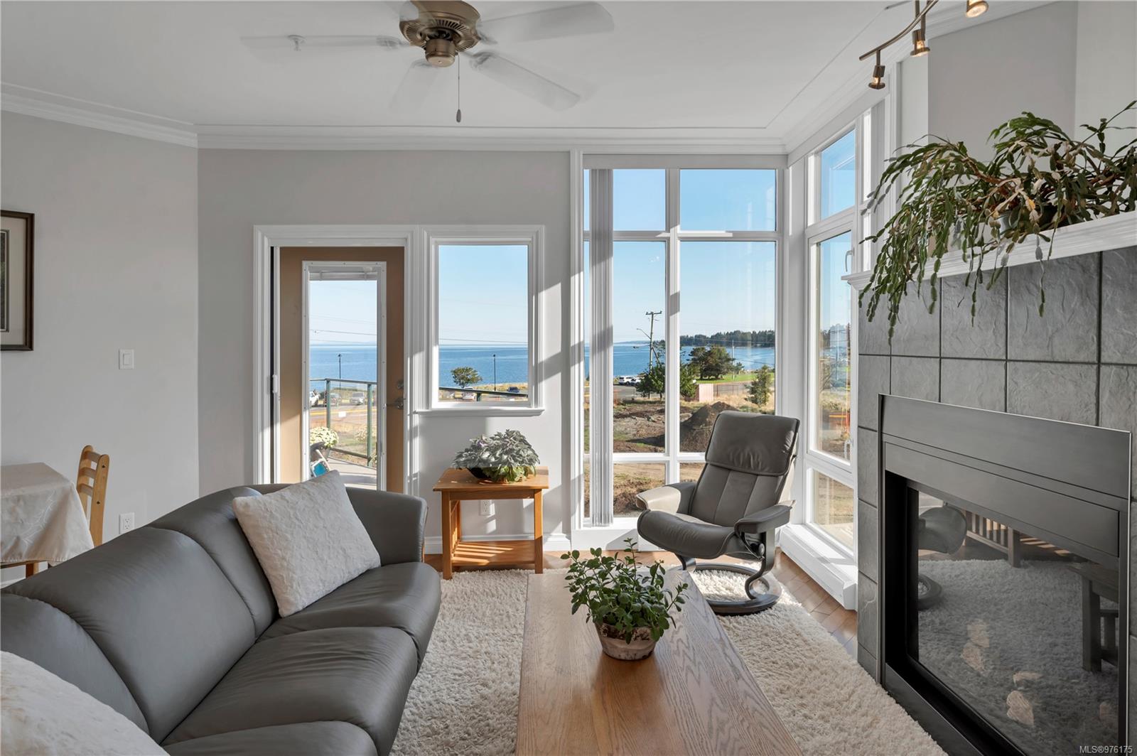 2676 Island Hwy S # 207