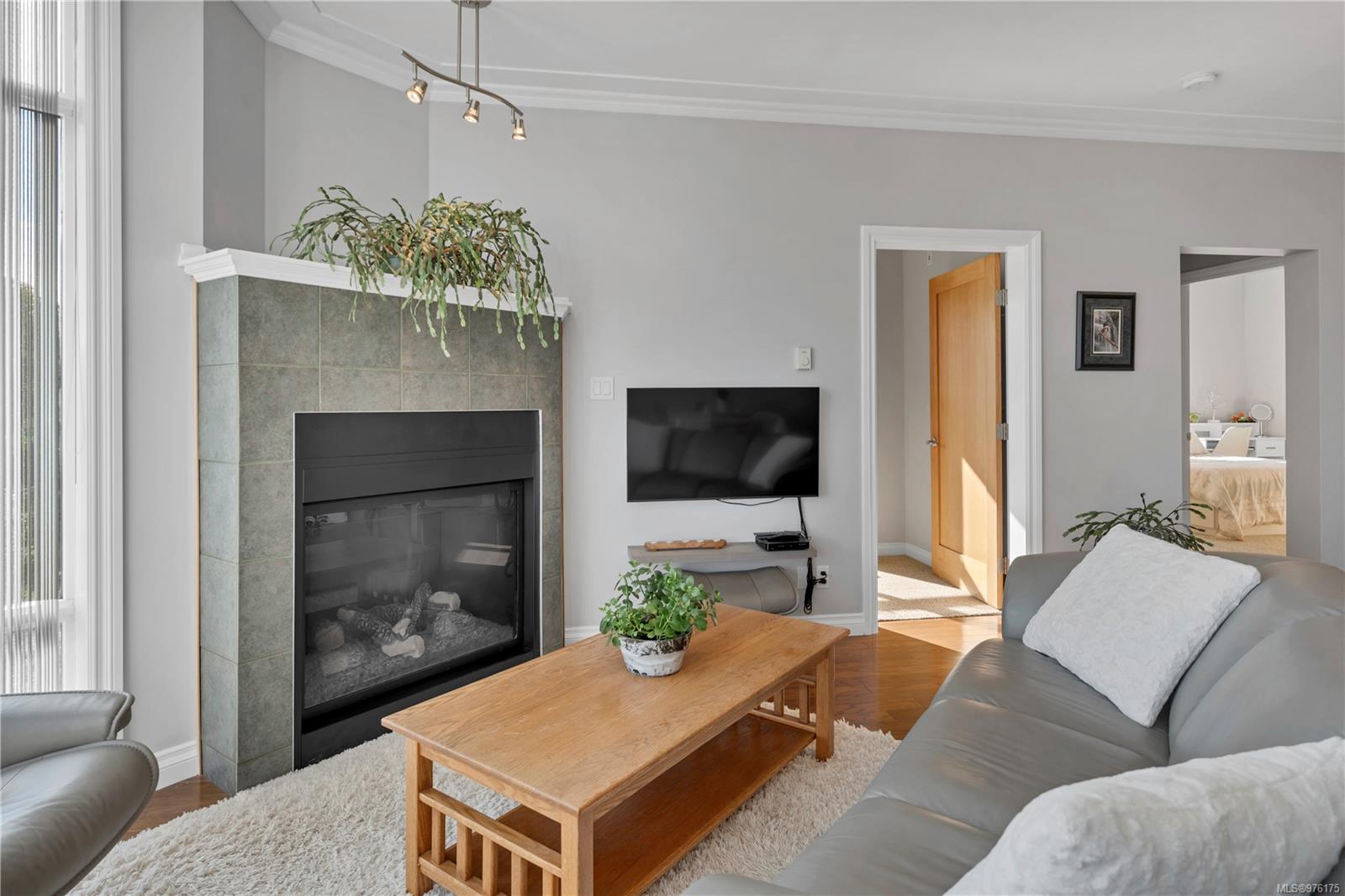 2676 Island Hwy S # 207