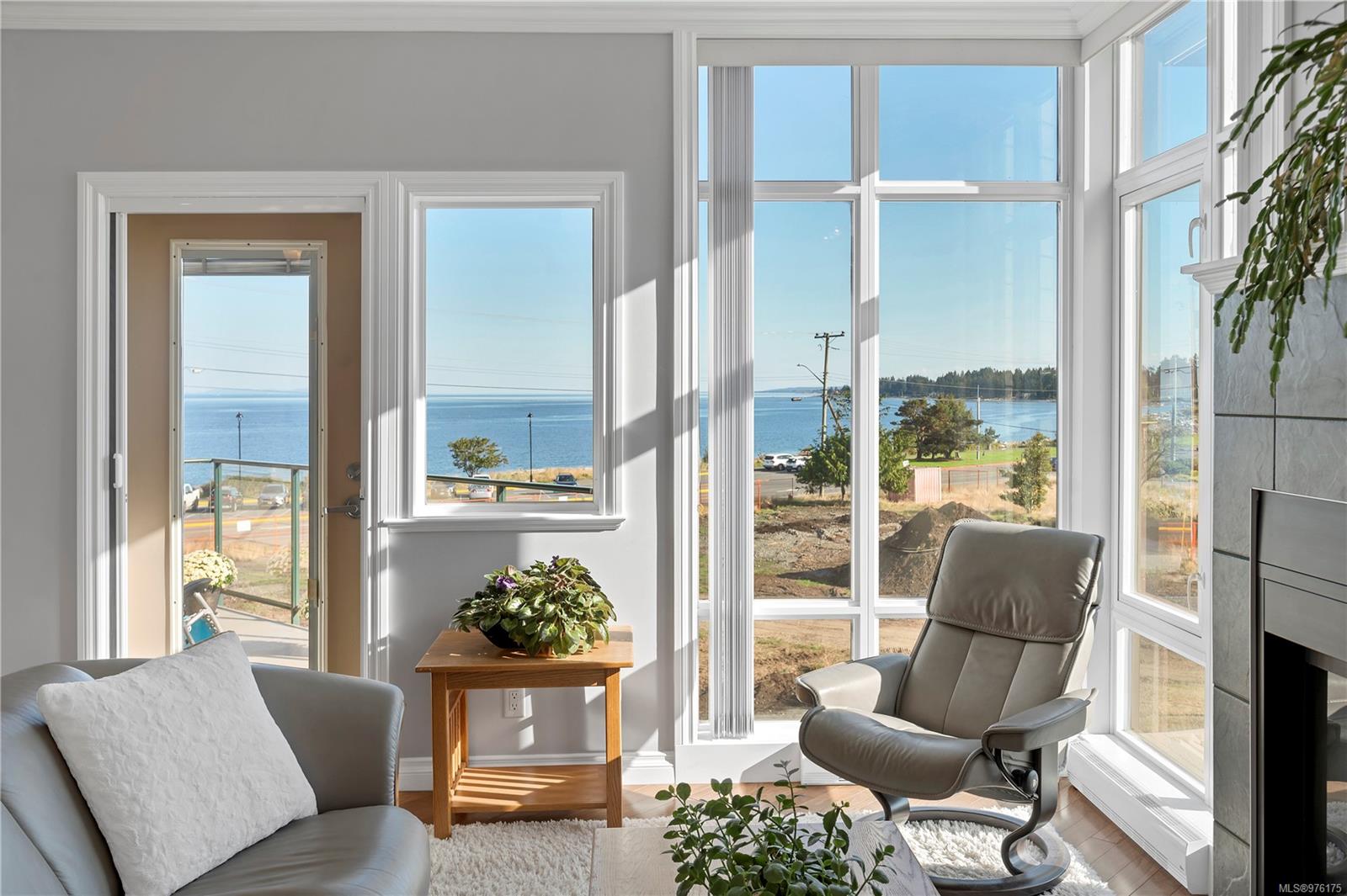 2676 Island Hwy S # 207