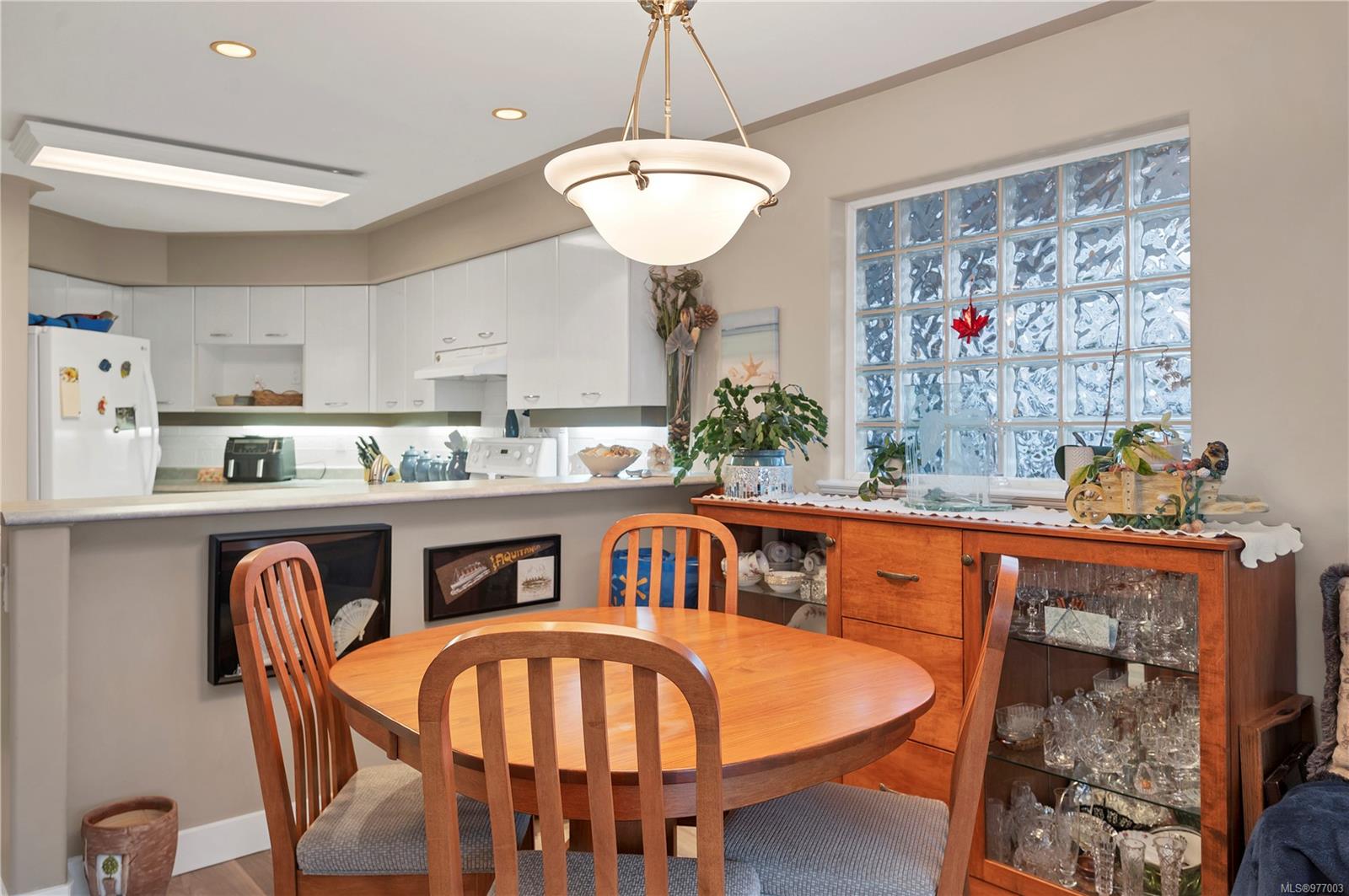 350 Island Hwy S # 202