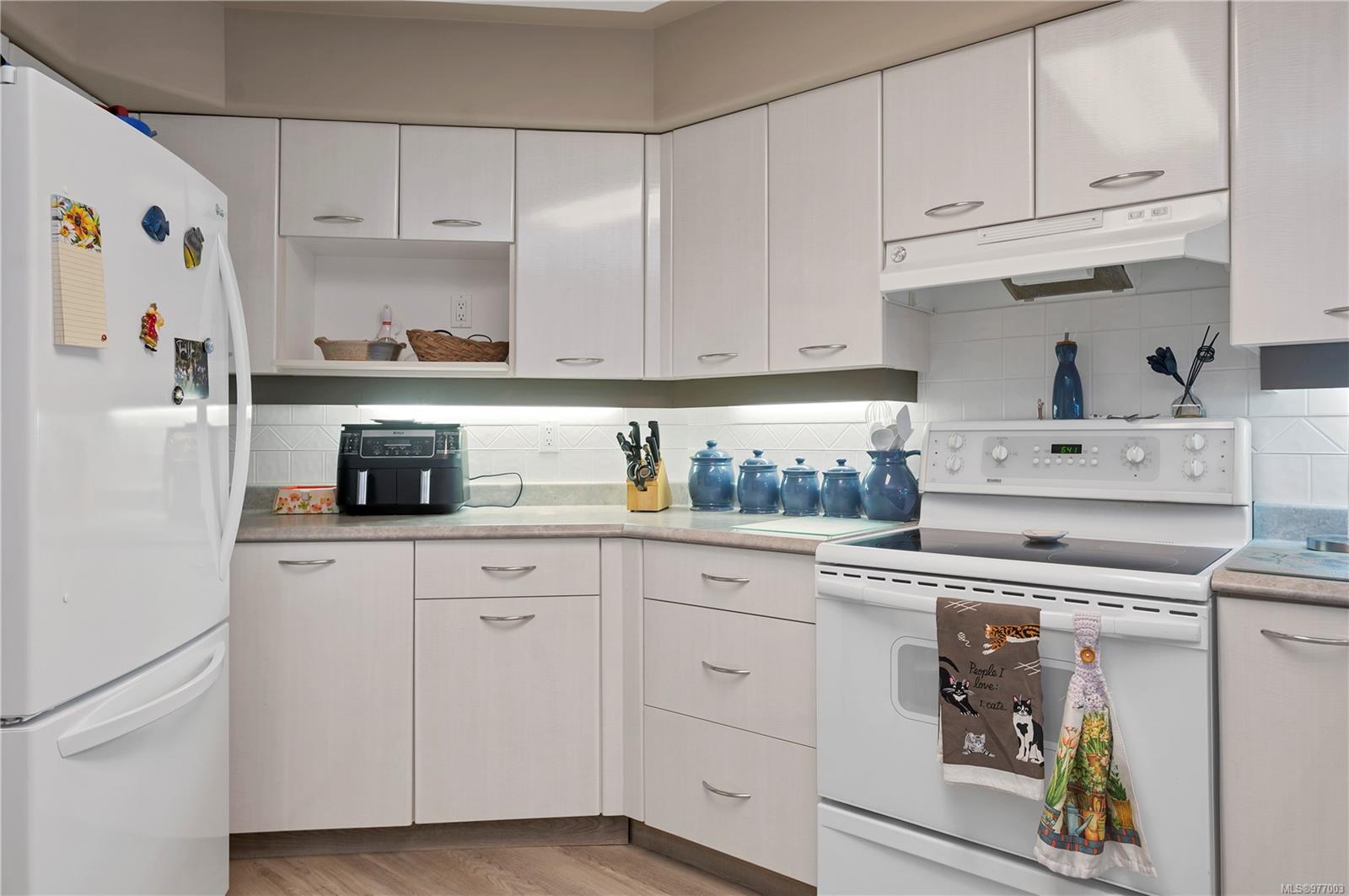 350 Island Hwy S # 202