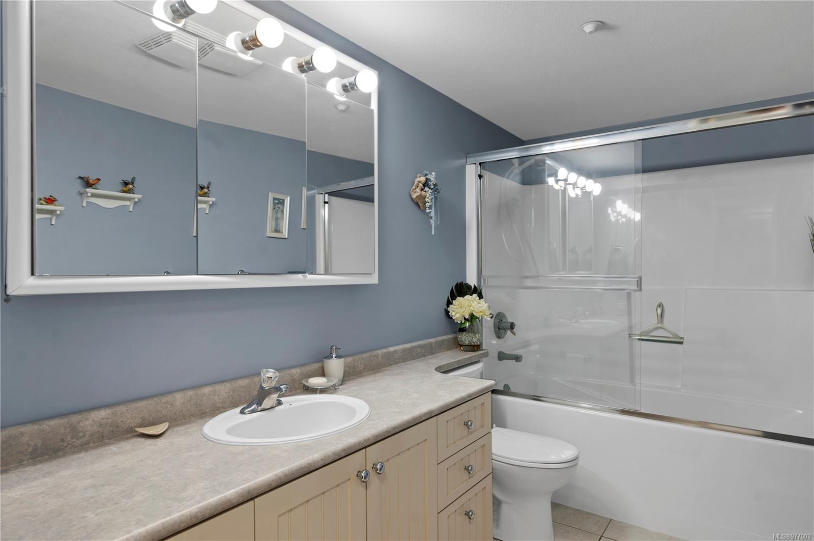 350 Island Hwy S # 202