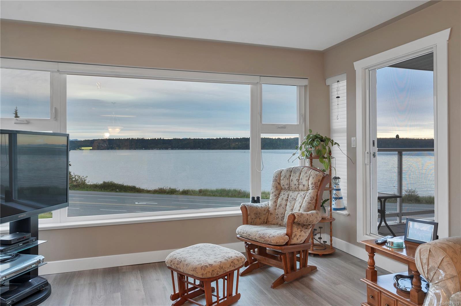 350 Island Hwy S # 202