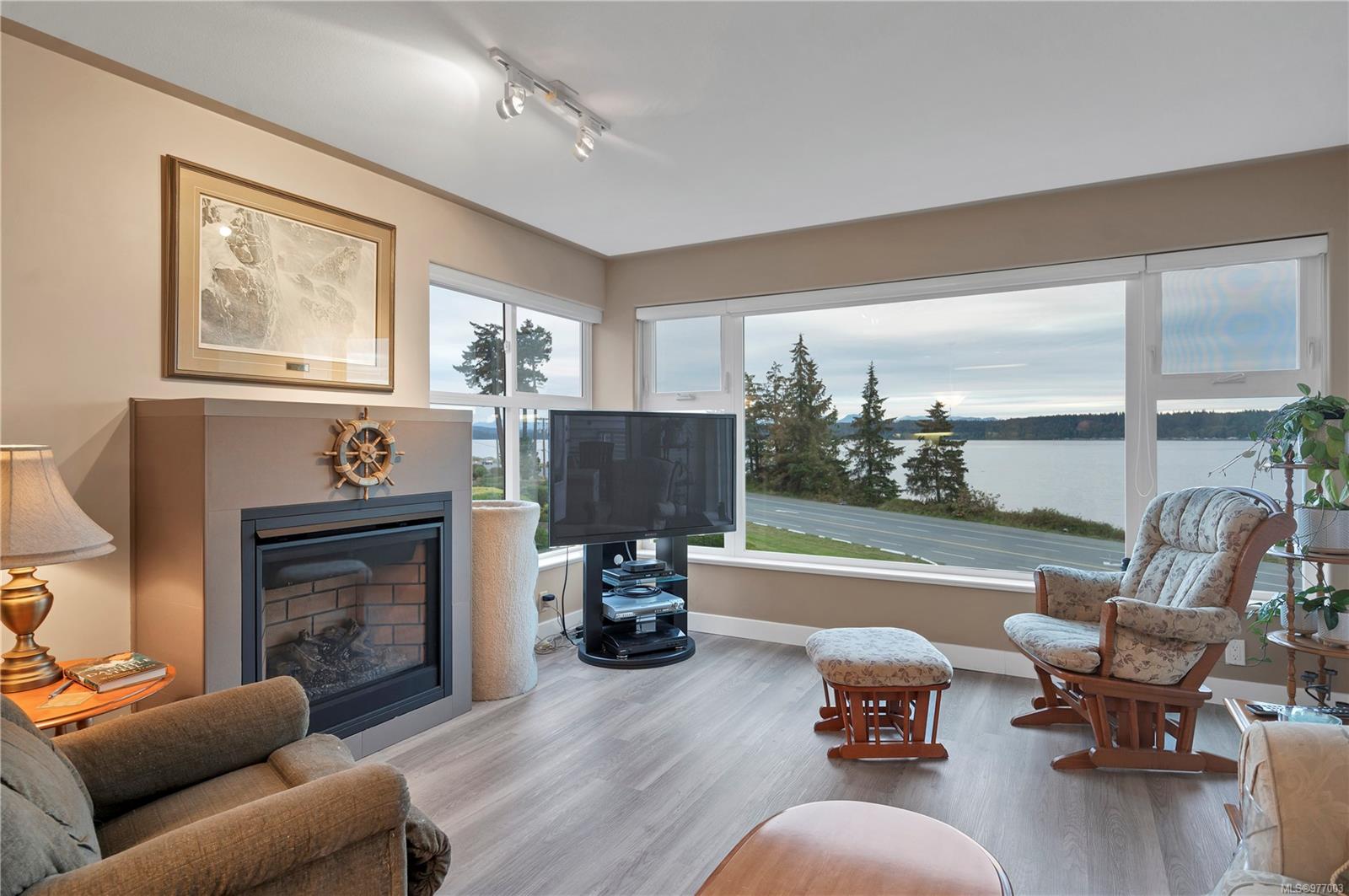 350 Island Hwy S # 202