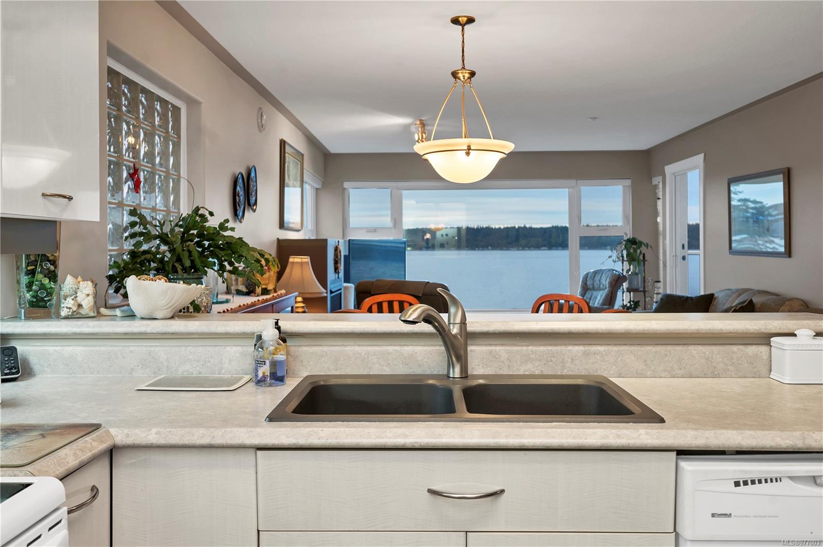 350 Island Hwy S # 202