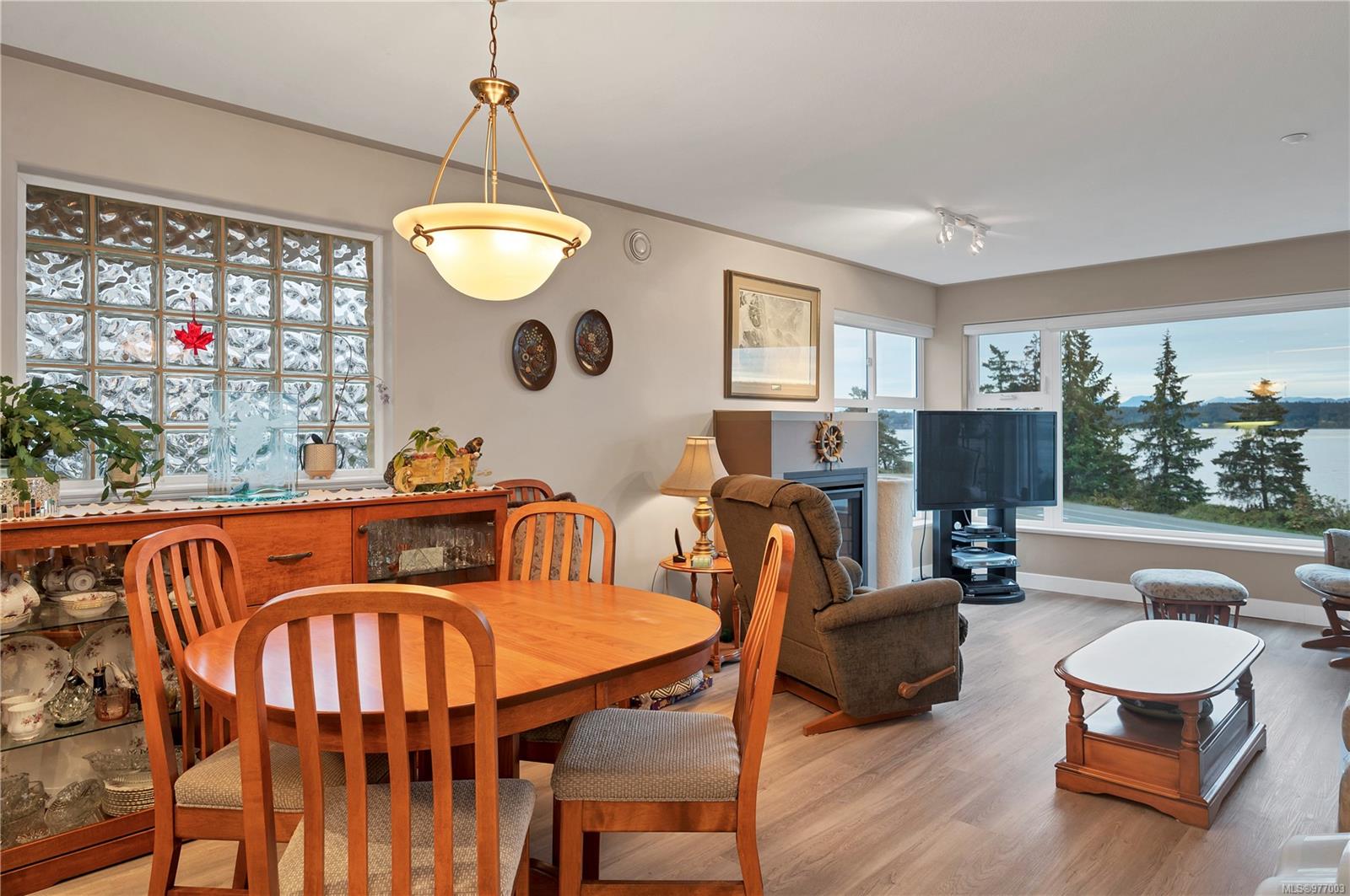 350 Island Hwy S # 202