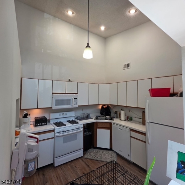 3012 Doolittle Dr