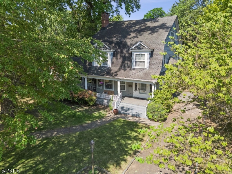 261 Beechwood Ave