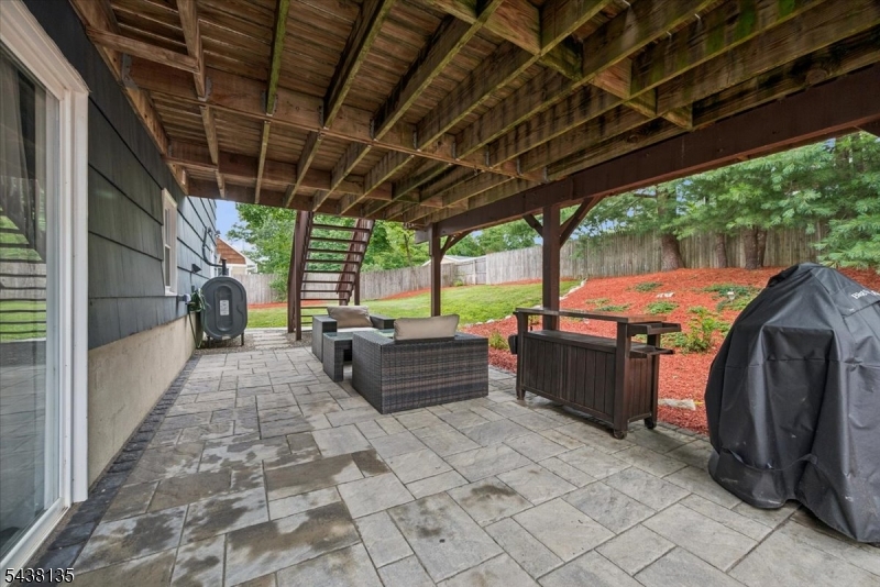 19 Selma Blvd
