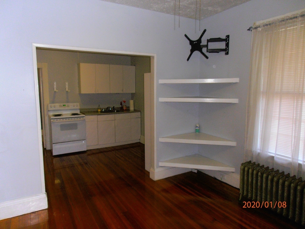 6 Rowley St. # 1F