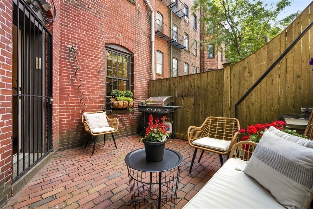 365 Marlborough St # 2