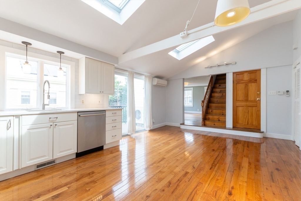 215 Norfolk St # 4