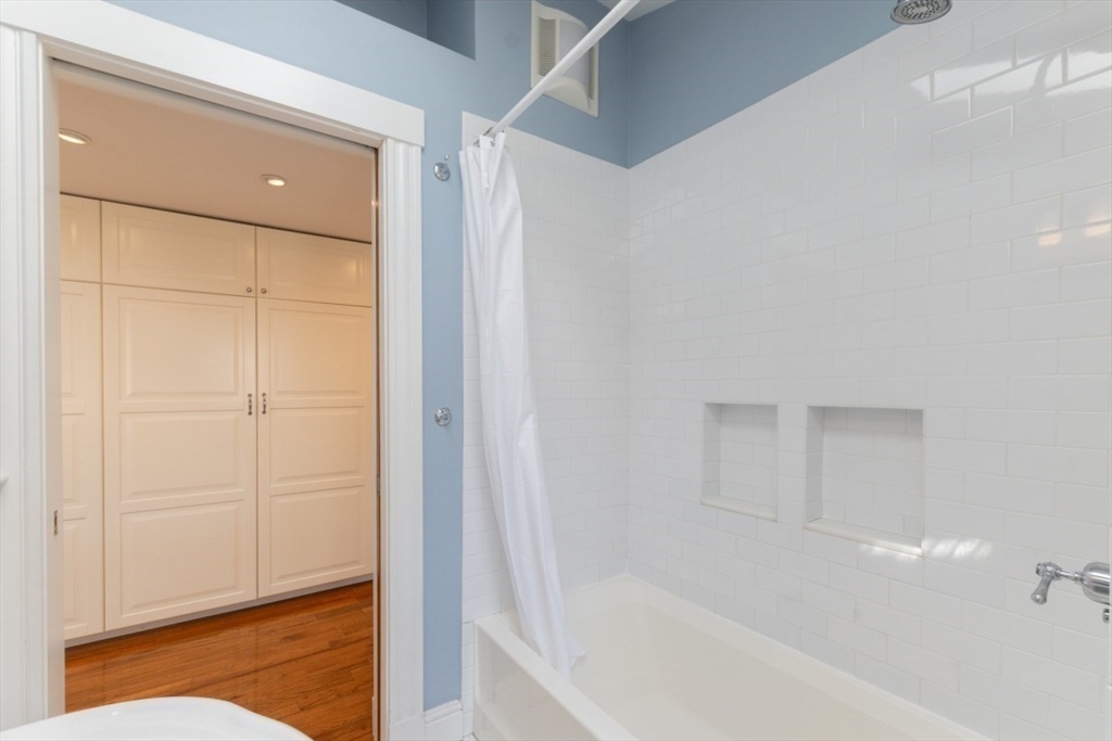 215 Norfolk St # 4