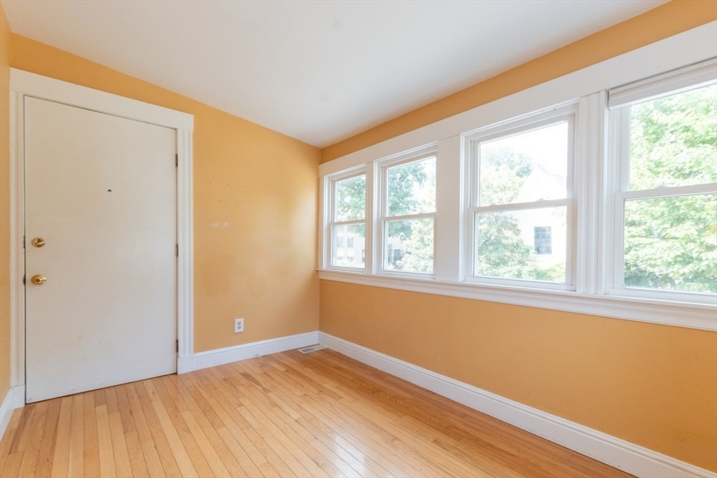 215 Norfolk St # 4