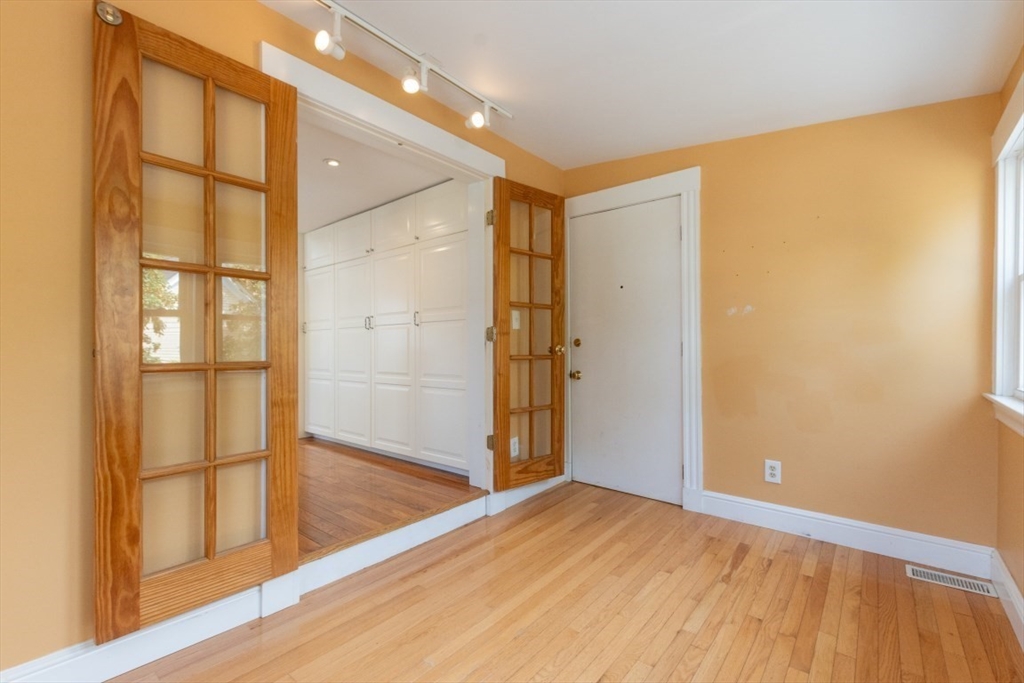 215 Norfolk St # 4