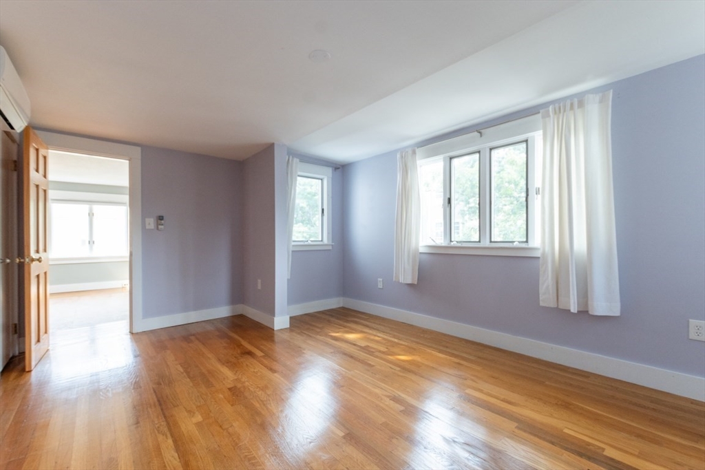 215 Norfolk St # 4