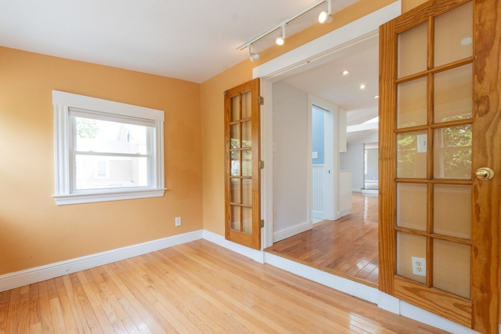 215 Norfolk St # 4