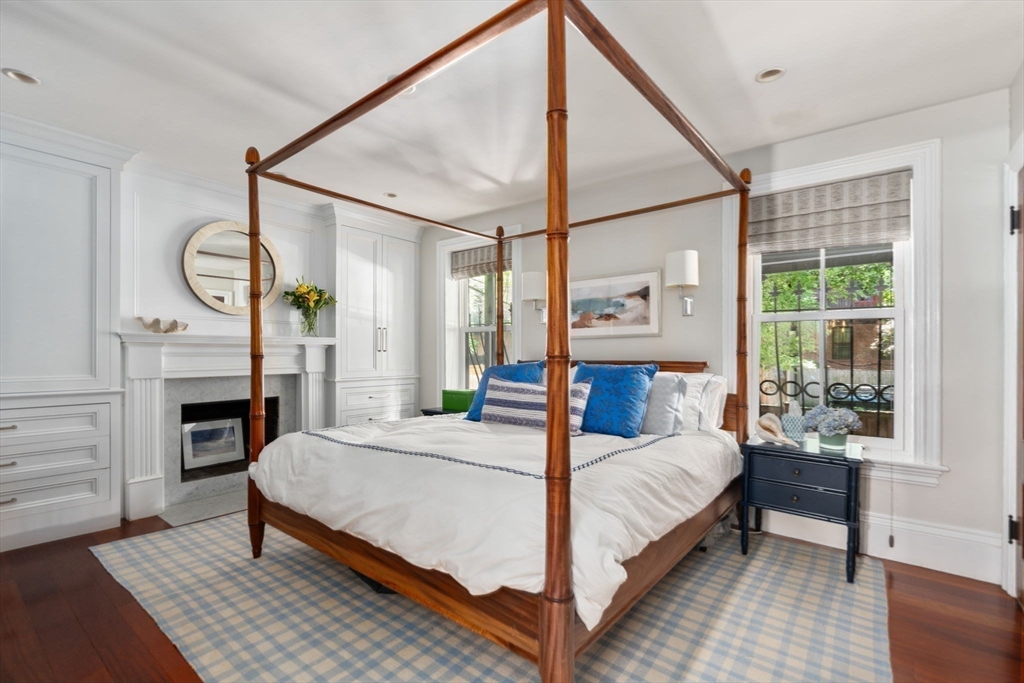 32 Rutland Sq # 1