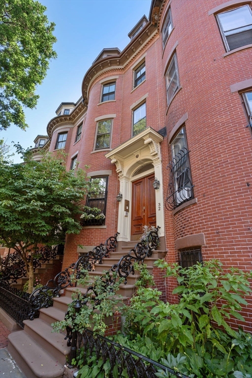 32 Rutland Sq # 1