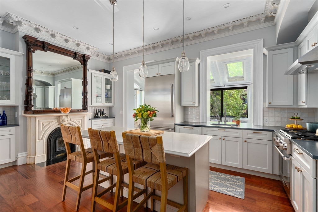 32 Rutland Sq # 1
