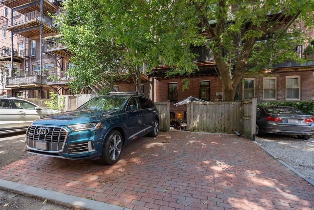 32 Rutland Sq # 1