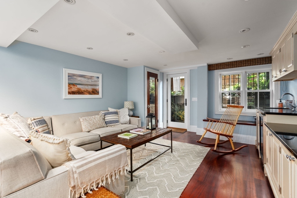 32 Rutland Sq # 1