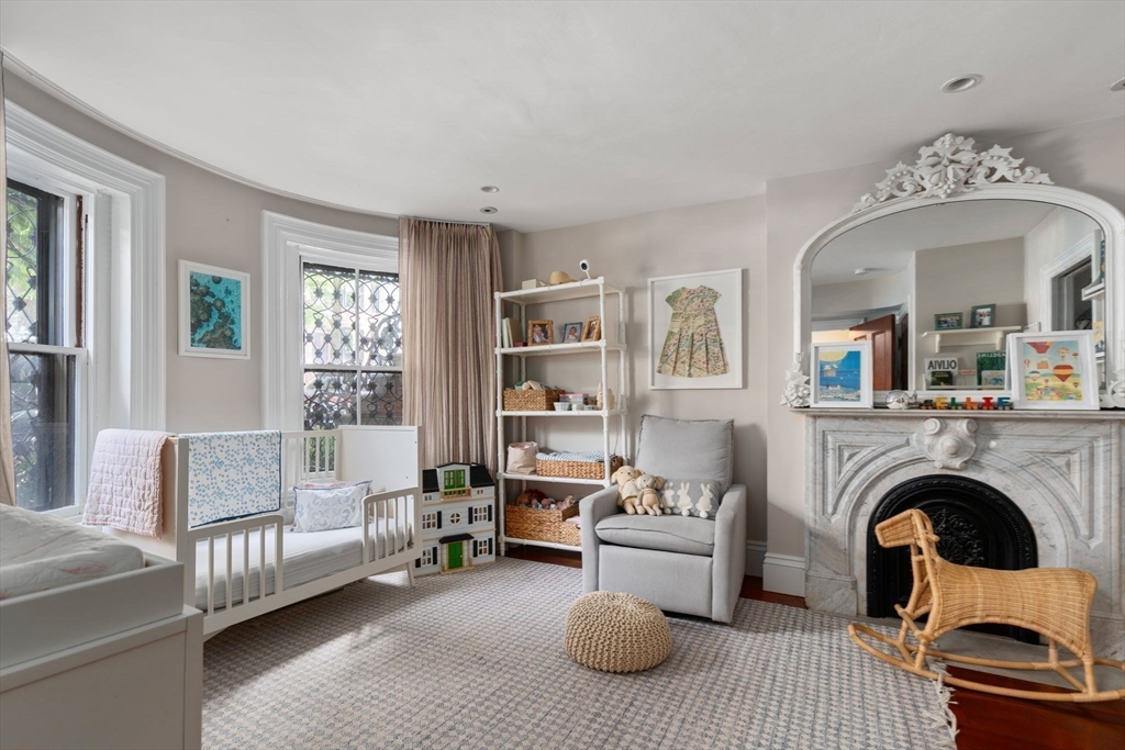 32 Rutland Sq # 1