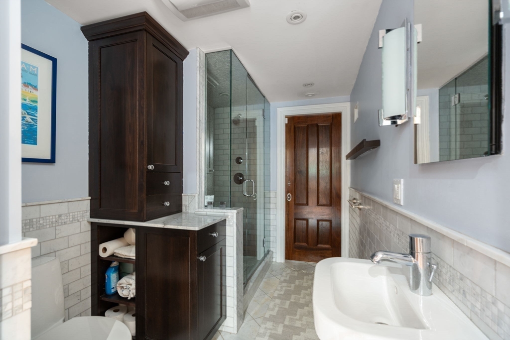 32 Rutland Sq # 1