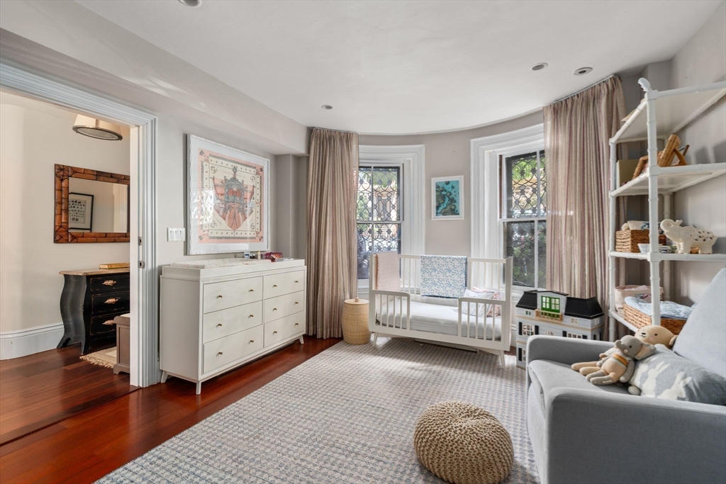 32 Rutland Sq # 1