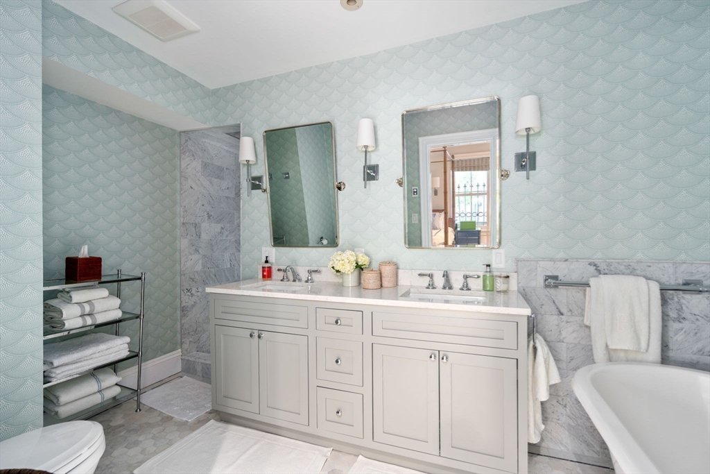 32 Rutland Sq # 1