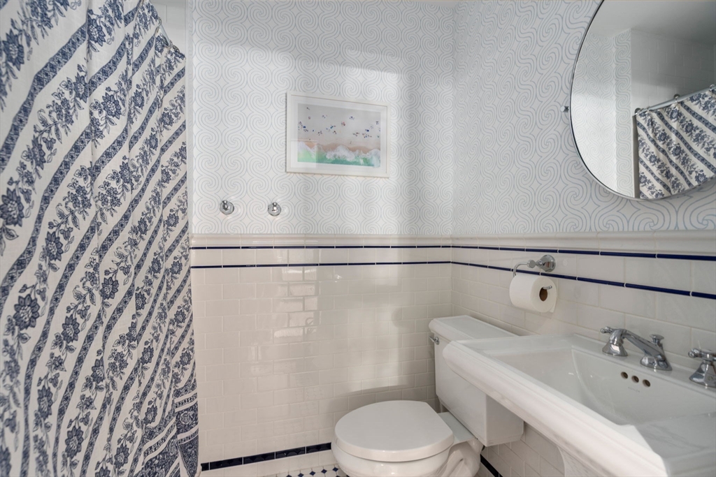 32 Rutland Sq # 1