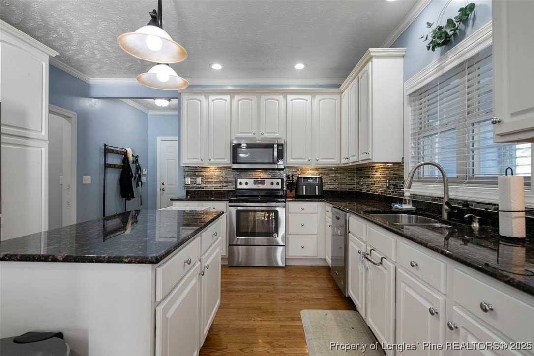 6826 Surrey Road