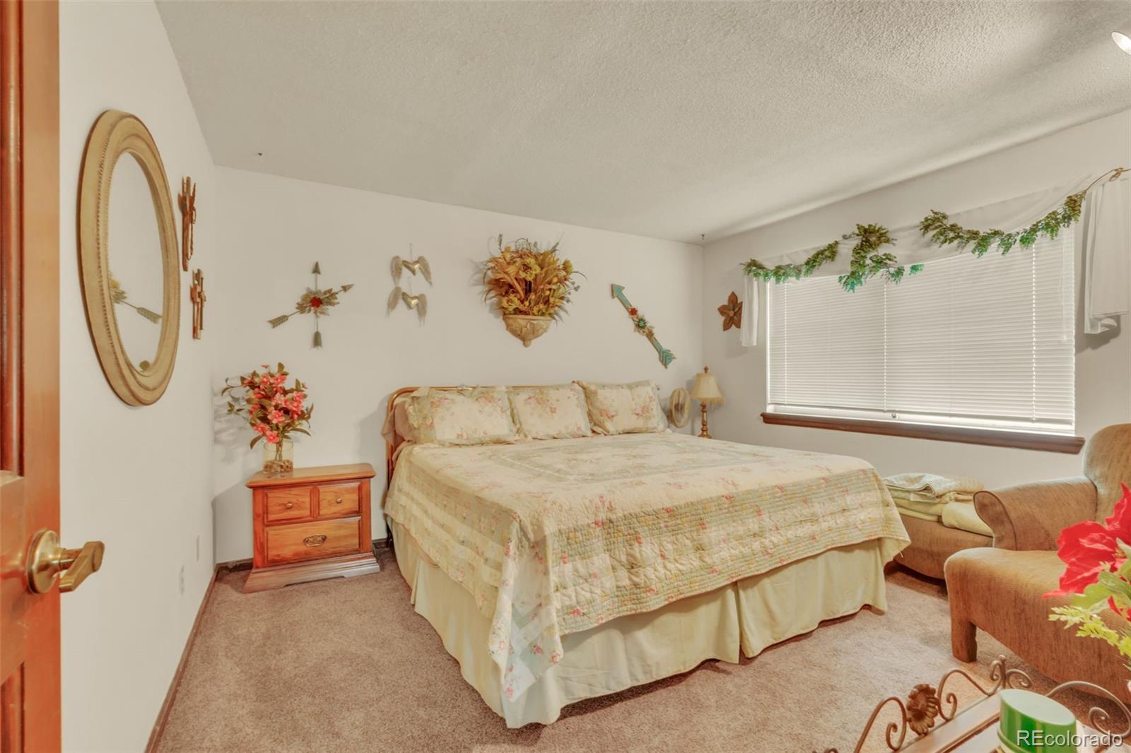 2038 S Hoyt Way