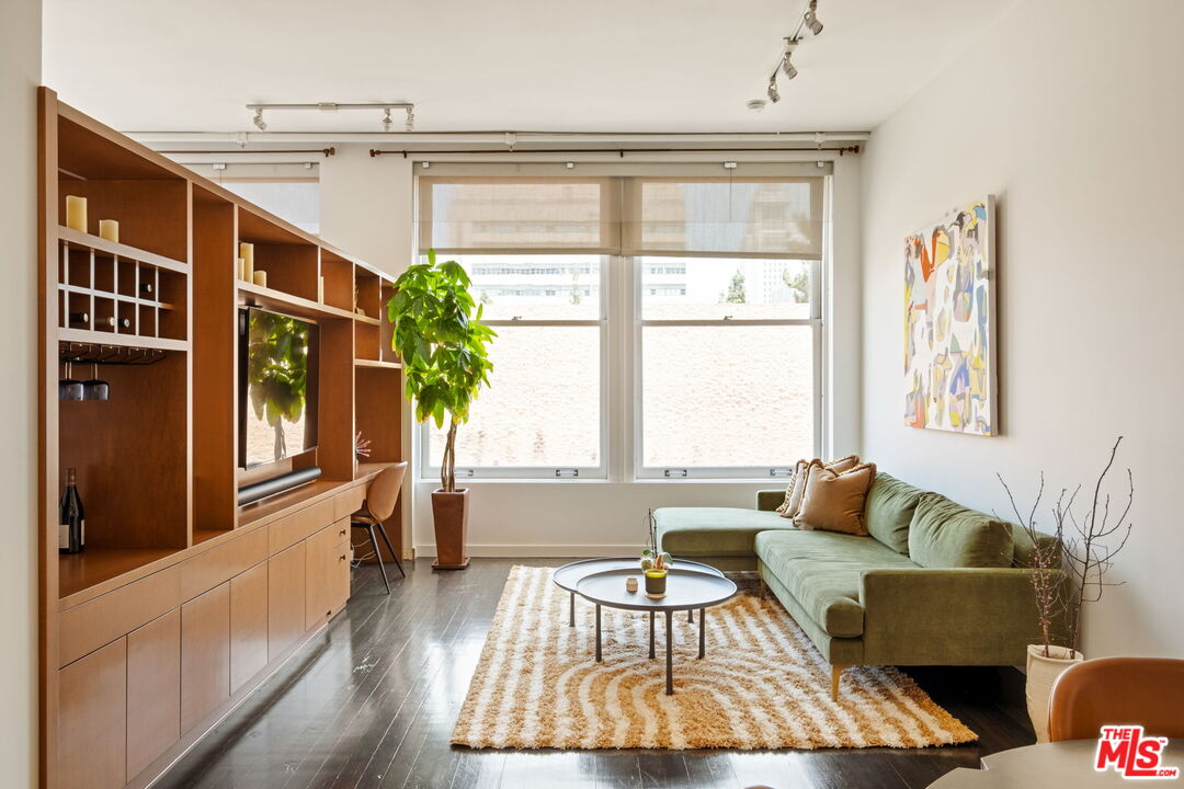257 S Spring St Unit: 3C