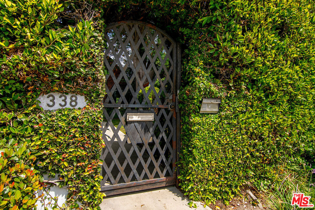 338 S Highland Ave