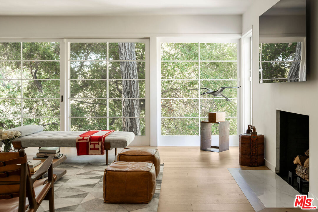 2410 E Nichols Canyon Rd