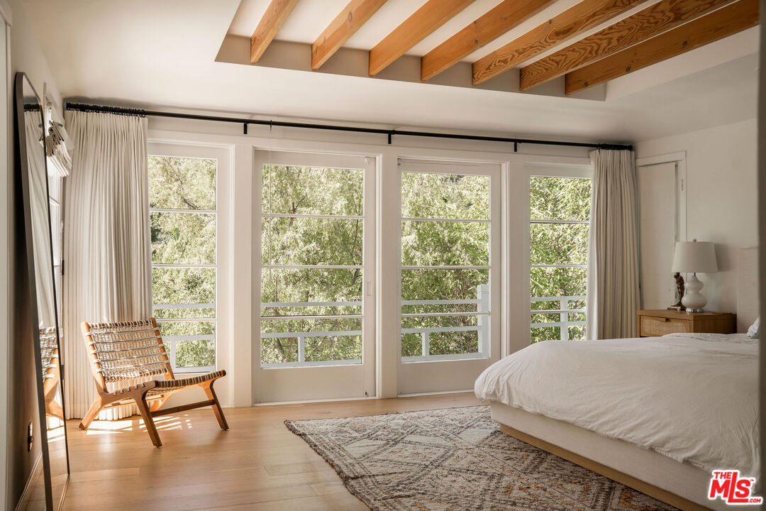 2410 E Nichols Canyon Rd